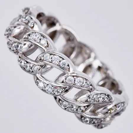 Ring med vita stenar stl: 18, bredd ca 6mm, 925/1000 silver Vikt: 4,2 g