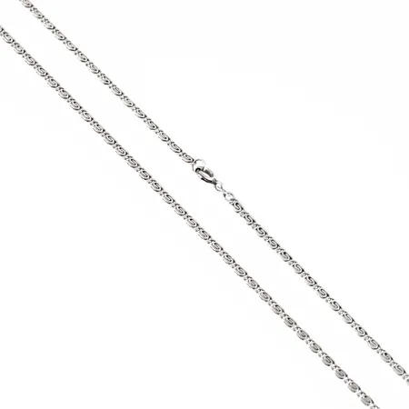 Kedja Irrgång i silver (830/1000). Den är 60 cm lång, 2,2 mm bred och väger 7,0g. Springring. 