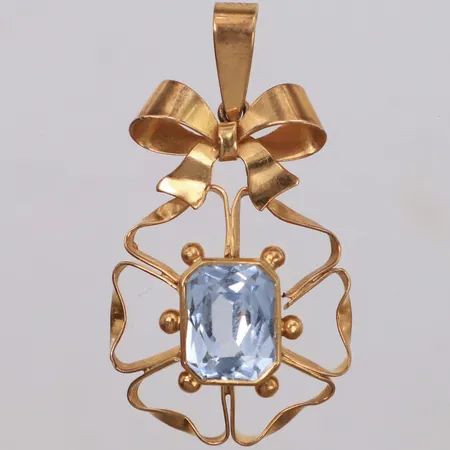 Hänge med blå sten, längd 33,6mm, bredd 18,5mm, 18K Vikt: 3,2 g