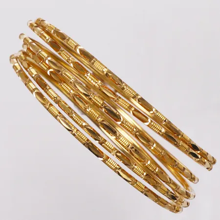6 armringar dekor, ca Ø62mm, bredd 2mm, 21K  Vikt: 29,5 g