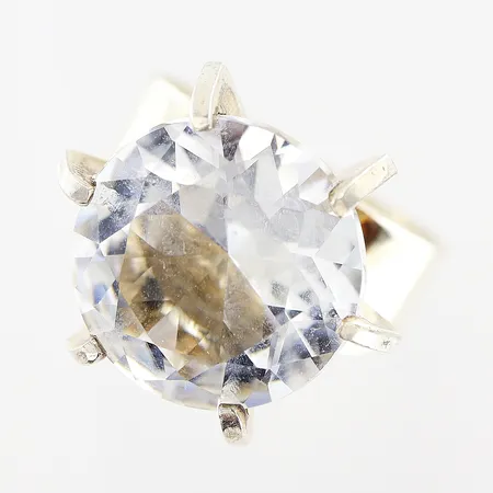 Ring Atelje Waldemar Jonsson stl 18, bergkristall Ø14,5mm, handarbete, Skara 1974, silver. Vikt: 7,2 g