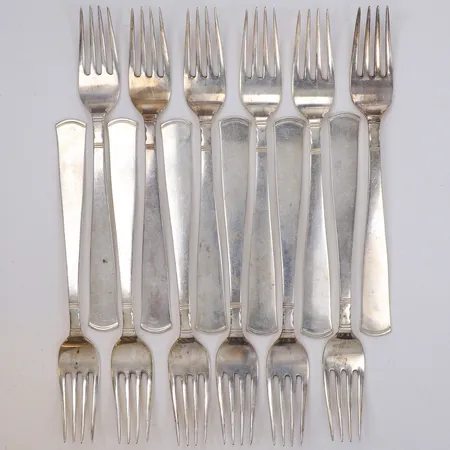 Tolv gafflar, längd 17,5cm, Guldsmedsaktiebolaget, år 1960 Stockholm, 830/1000 silver Vikt: 457,7 g