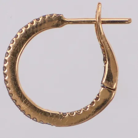 Ett udda örhänge med diamanter, totalt ca 0,12ctv, 15mm, 18K Vikt: 0,9 g