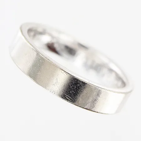 Ring, slät, stl 20, bredd 4,5mm, vitguld, Schalins, gravyr, 18K.  Vikt: 9,5 g