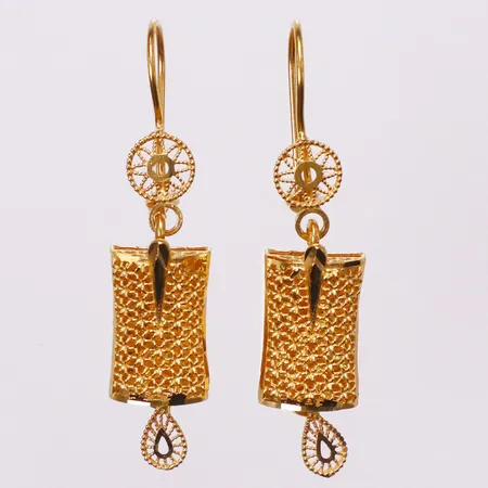 Ett par örhängen genombrutet mönster, 38x9mm, 21K  Vikt: 3,3 g