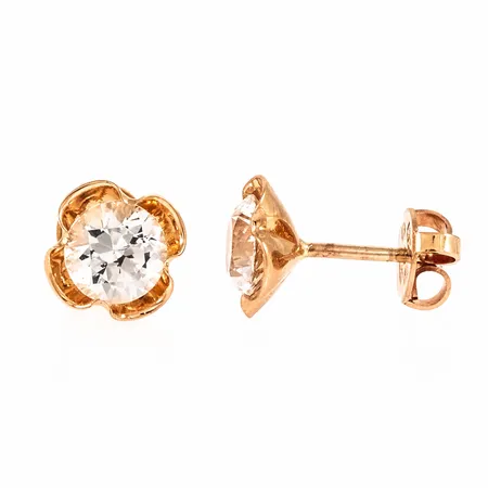 Örhängen i 18K guld med vita stenar (fin lyster!). De är Ø 8,6 mm och väger 1,8g. 