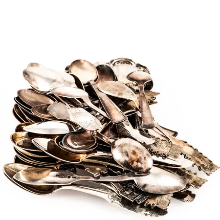 Diverse defekt / graverat silver (830/1000) 668g. 