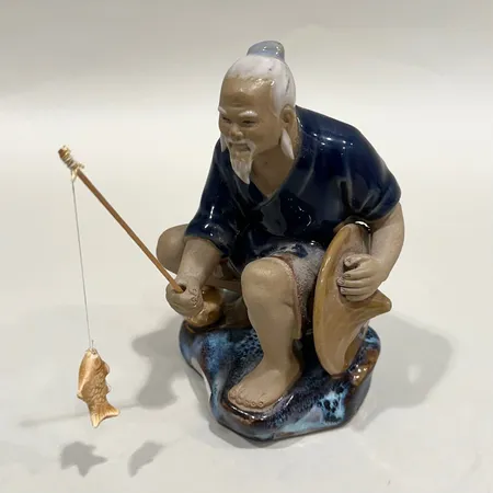 Figurin, fiskare, Shiwan Artistic Ceramic Factory, Kina, höjd 12,5cm, keramik Skickas med paket.