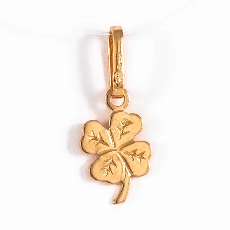 Hänge fyrklöver i 18K guld. Det är 14,8 mm långt inkl. ögla och väger 0,3g. 