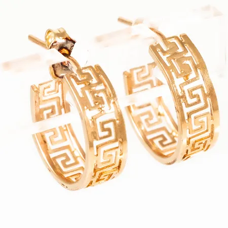 Örhängen i 14K guld. De är 18 x 6 mm och väger 3,4g. En snurrebuss saknas, men en ny i plast medföljer.