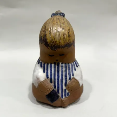 Figurin, Johanna, Lisa Larsson, Gustavsberg, höjd ca 15cm, stengods, signerad, skadad etikettmärkning