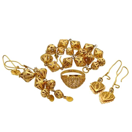 Diverse smycken, 21K guld, samtliga med defekter Vikt: 24,6 g