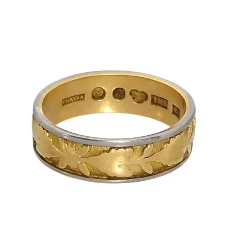 Ring, 18K guld, slitage, gravyr Vikt: 5,8 g