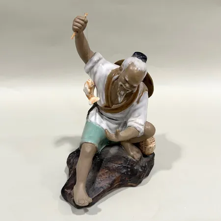Figurin, fiskare, Shiwan Artistic Ceramic Factory, Kina, höjd 20cm, keramik Skickas med paket.