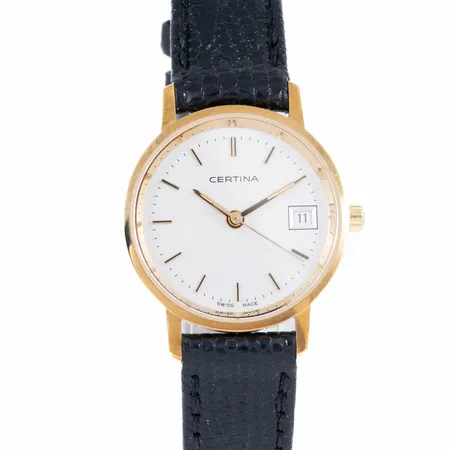 Damur Certina i 18K guld med läderband. Boett Ø 24 mm med minnesgravyr bak. Safirglas. Quartz- går ej- batteribyte krävs?