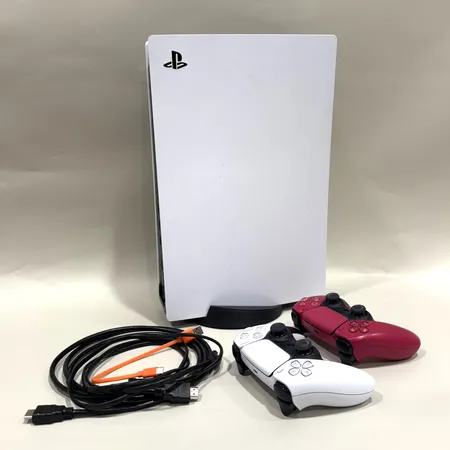 Spelkonsol Sony Playstation 5 disk edition, 825GB, 2 handkontroller, strömkabel, HDMI-kabel, USB-kabel, modell CFI-1216A, serie-nr: F32701HCS 11608672, inga övriga tillbehör Skickas med postpaket.