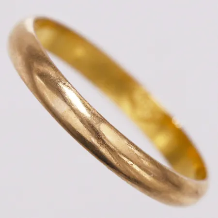 Ring slät, stl 18¾, bredd 2,8mm, ograverad, 21K  Vikt: 2,4 g
