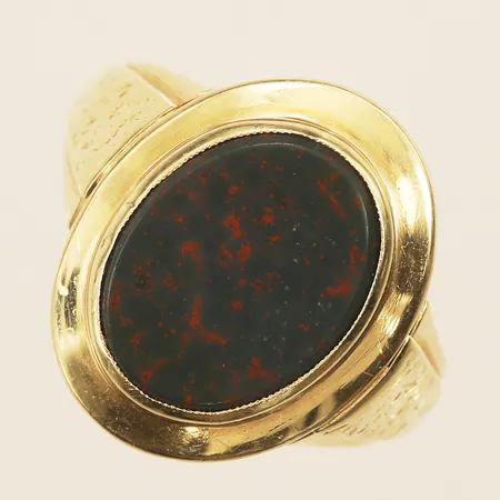 Klackring med heliotrop, stl 18¾, bredd 19,2mm, 14K Vikt: 7 g