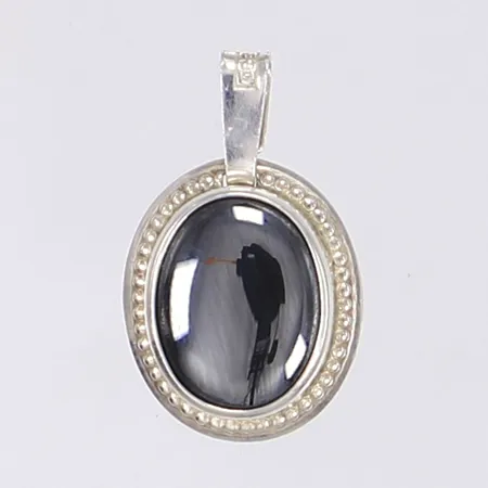 Hänge med svart sten längd inkl ögla 15mm bredd 10mm silver 830/1000 Vikt: 0,6 g
