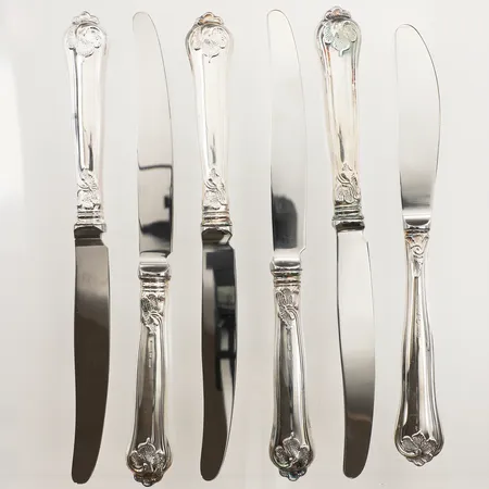 Sex matknivar, blad i rostfritt stål, modell Sachsisk, längd 22cm, en i 21cm, GAB, MEMA, 830/1000 silver Vikt: 433 g