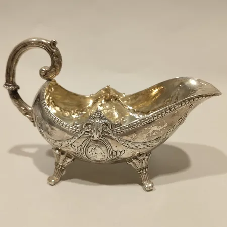 Såssnipa på fötter, längd 17cm, bredd bredd 8,5cm, höjd 12cm, 800/1000 silver  Vikt: 211,4 g