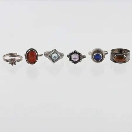 Ringar 6 st silver flera med stenar. Vikt: 21,7 g