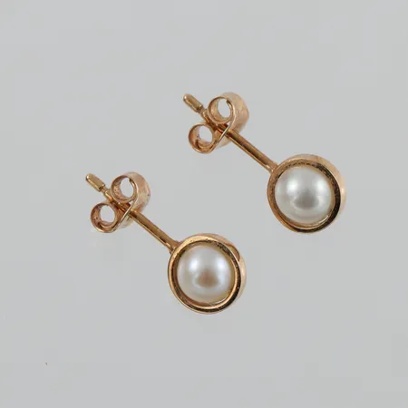 Örhängen paret 18k,Efva Attling Little Day Pearl Ear,sötvattenspärla 5 mm. Vikt: 1,3 g