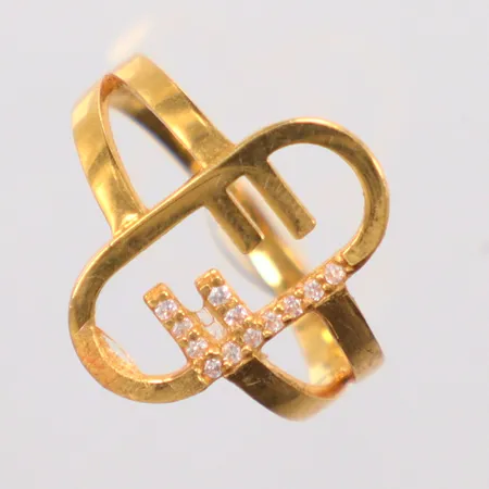 Ring Ø17½, små vita stenar, 21K Vikt: 3,4 g