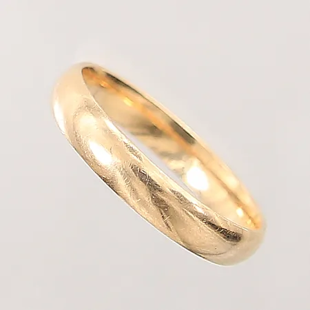 Ring slät, stl 20, bredd 3,9mm, gravyr, 18K Vikt: 4,4 g