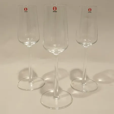 Tre champagneglas Iittala Essence, design Alfredo Häberli, höjd 23cm, etikettmärkt