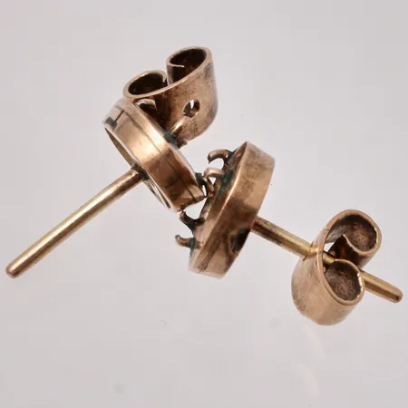 Diverse defekt guld, 8K, vikt 2,3g.