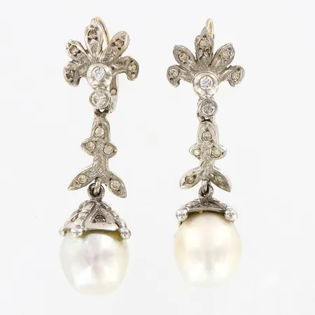 Ett par örhängen med diamanter ca 0,25ct och odlade south sea pärlor, ca 43mm, pärlor ca 10-12mm, 18K Vikt: 9,8 g
