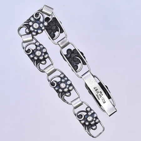 Armband, längd 19 cm, bredd 12 mm, silver 830/1000. Vikt: 12,7 g