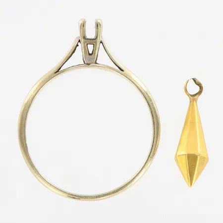 Ring vitguld saknar sten, hänge defekt, 18K  Vikt: 2,4 g