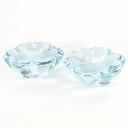 Ett par ljusstakar Orrefors, Ø ca 10,5cm, höjd 4cm, repiga bottnar. 