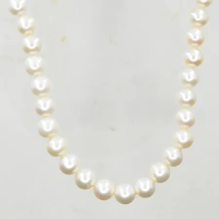 Pärlcollier med 46 odlade sötvattenpärlor, Ø10 mm, längd 45 cm, lås i 14K. Bruttovikt 59,3g.