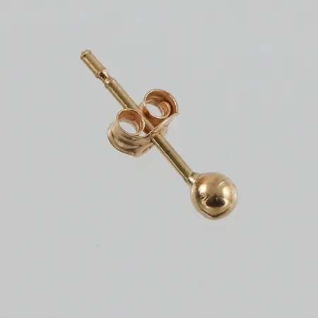 Örhänge udda 18k,kulans diameter 2.7 mm. Vikt: 0,2 g