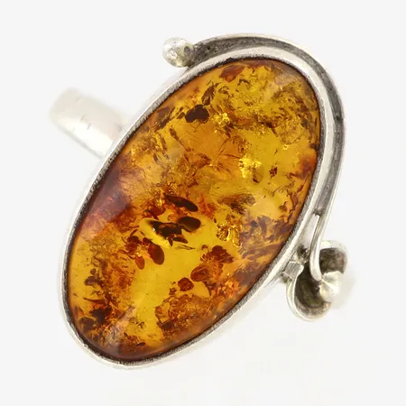 Ring med bärnsten, stl 17¾, bredd ca 20mm, 925/1000 Silver Vikt: 6,2 g