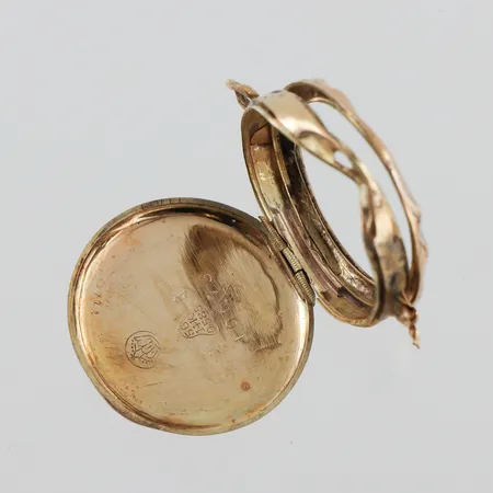 Trasigt guld 14k. Vikt: 2,2 g