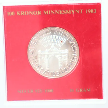 Jubileumsmynt 100kr, Sveriges Riksdag Helgeandsholmen 1983, plast etui, 925/1000 Silver. Vikt: 16,2 g
