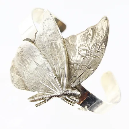 Stelt armband Lotta Djossou Paris, 62x52mm, bredd 10-58mm, silver 925/1000. Vikt: 29,8 g