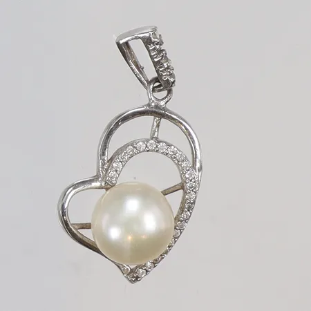 Hänge med vit pärla samt vita stenar, 30x15mm, silver, 925/1000, bruttovikt 2,3g Vikt: 2,3 g