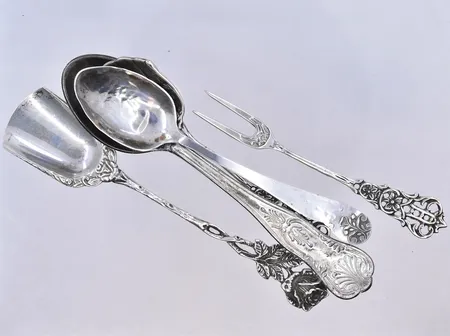 Diverse bestick, silver 830/1000. Vikt: 55,6 g