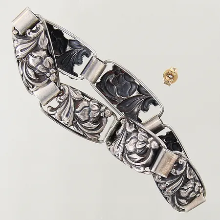 Diverse silversmycken, udda, skadat lås, silver 830-925/1000 Vikt: 13,6 g