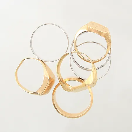Ringar 7st, gravyr, defekta, 18K Vikt: 25,7 g