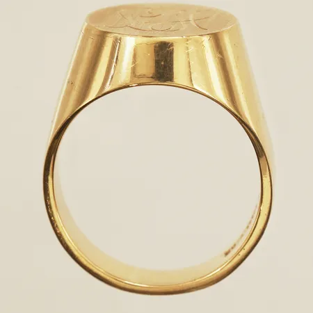 Klackring, monogramgravyr, stl 18¼, bredd 15,7mm, Ädelsmedsateljé I Nyköping Ab, år 1976, repor, 18K Vikt: 12,9 g