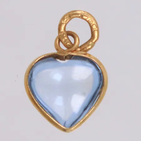 Hänge med blå sten, längd 15,1mm, bredd 9,5mm, 18K Vikt: 0,7 g