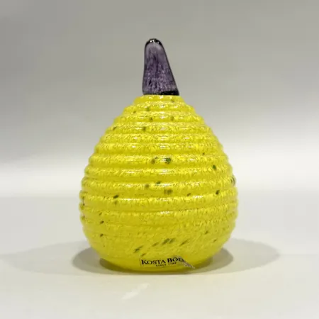 Skulptur, Gunnel Sahlin av Kosta Boda, Citron ur serien Frutteria, höjd: ca 11cm, bredd: ca 6cm, konstglas, signerad 98921, etikettmärkt Skickas med paket.