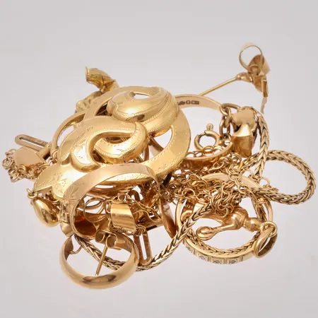 Diverse defekt guld, 18K, vikt 31,31g.