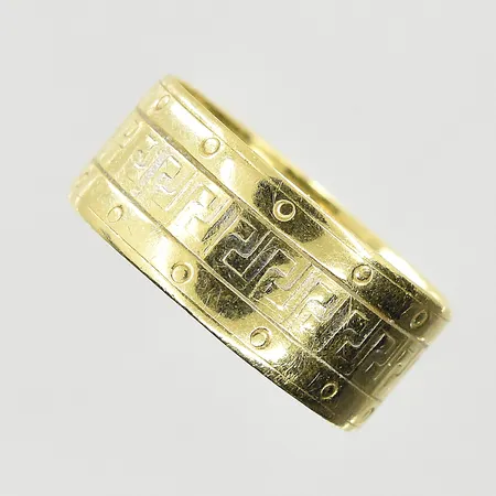 Ring, stl 17¼, bredd 8 mm, gravyr, 14K. Vikt: 3,2 g